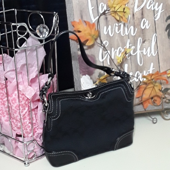 Coach Signature Chelsea Hobo Bag - Picture 1 of 7